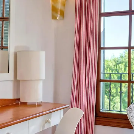 Sehr Ruhige Ideal Fuer Familien Und Gruppen Von Freunden, 3 Schlafzimmer, 3 Baeder, 6 Personen Mit Wifi Inklusive, Dom wakacyjny *