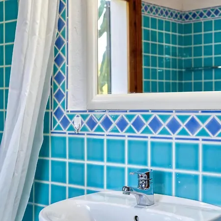 Sehr Ruhige Ideal Fuer Familien Und Gruppen Von Freunden, 3 Schlafzimmer, 3 Baeder, 6 Personen Mit Wifi Inklusive, Casa vacanze